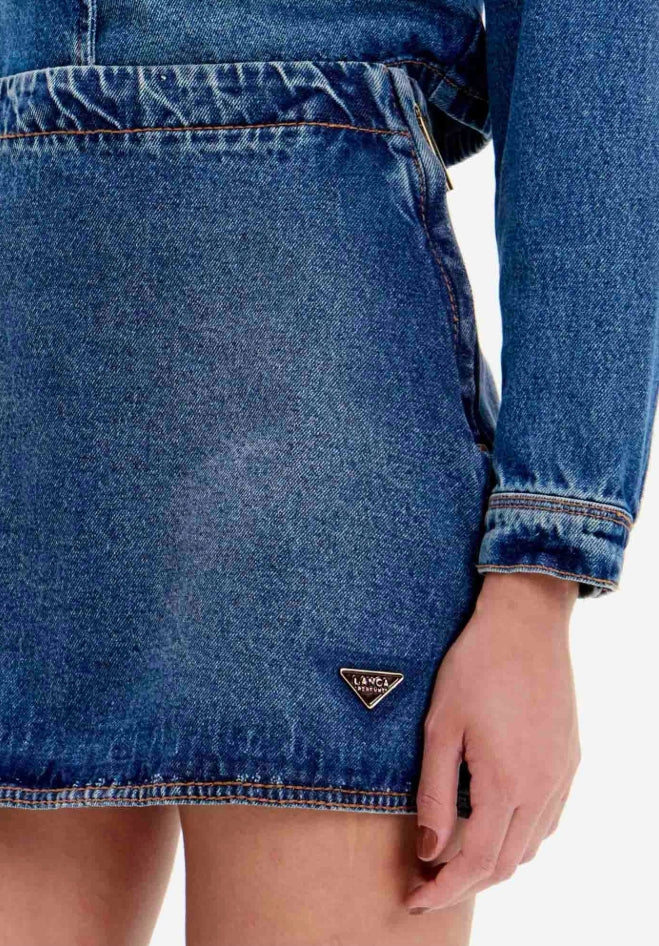 Saia Denim Lança Perfume
