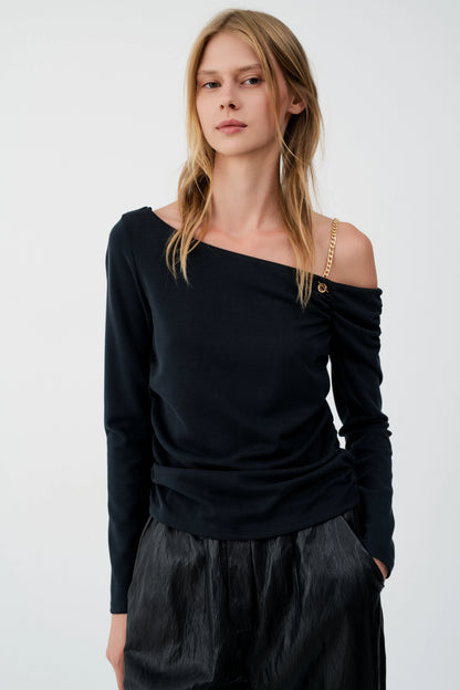 Camisola de um ombro só com corrente preta - BSB