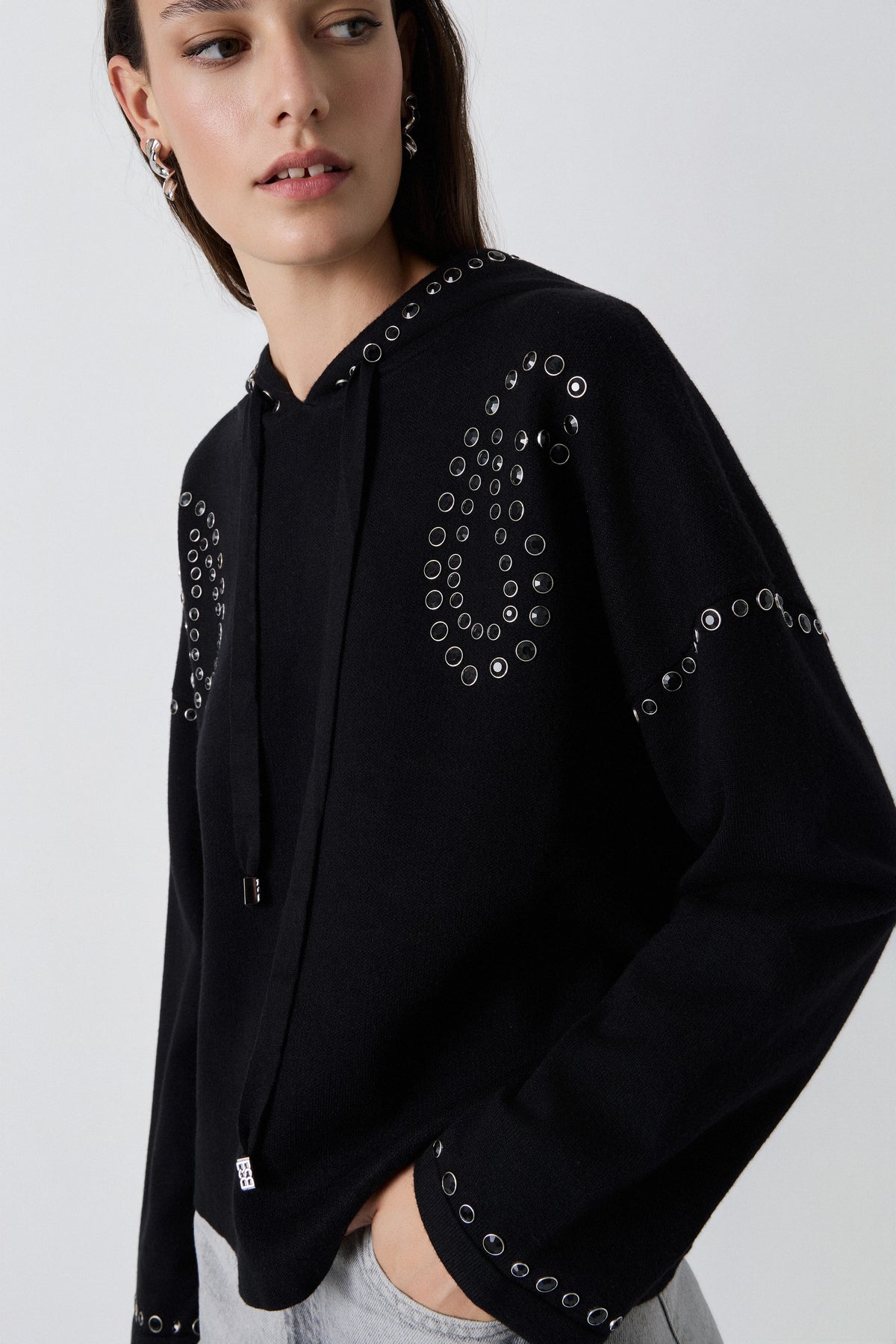 Sweat com capuz e adornos de strass em preto - BSB