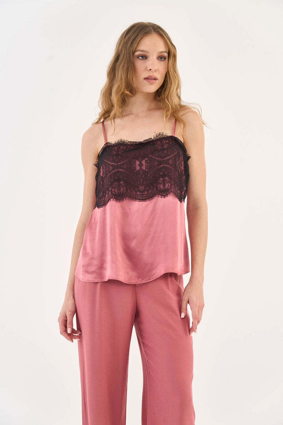 Blusa Comfort Acetinada Com Detalhe Em Renda - Colcci