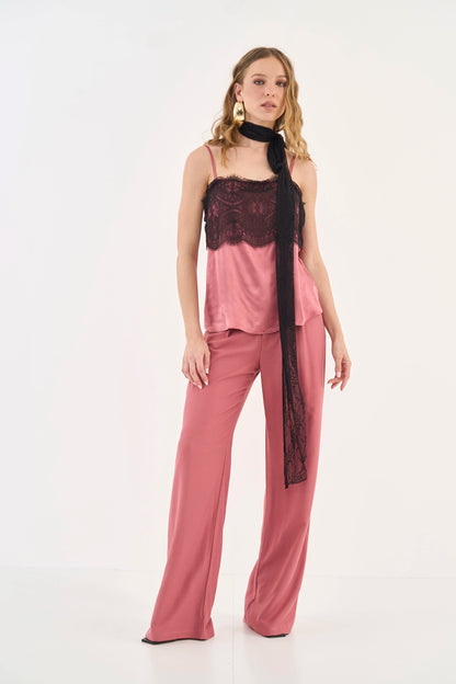 Blusa Comfort Acetinada Com Detalhe Em Renda - Colcci