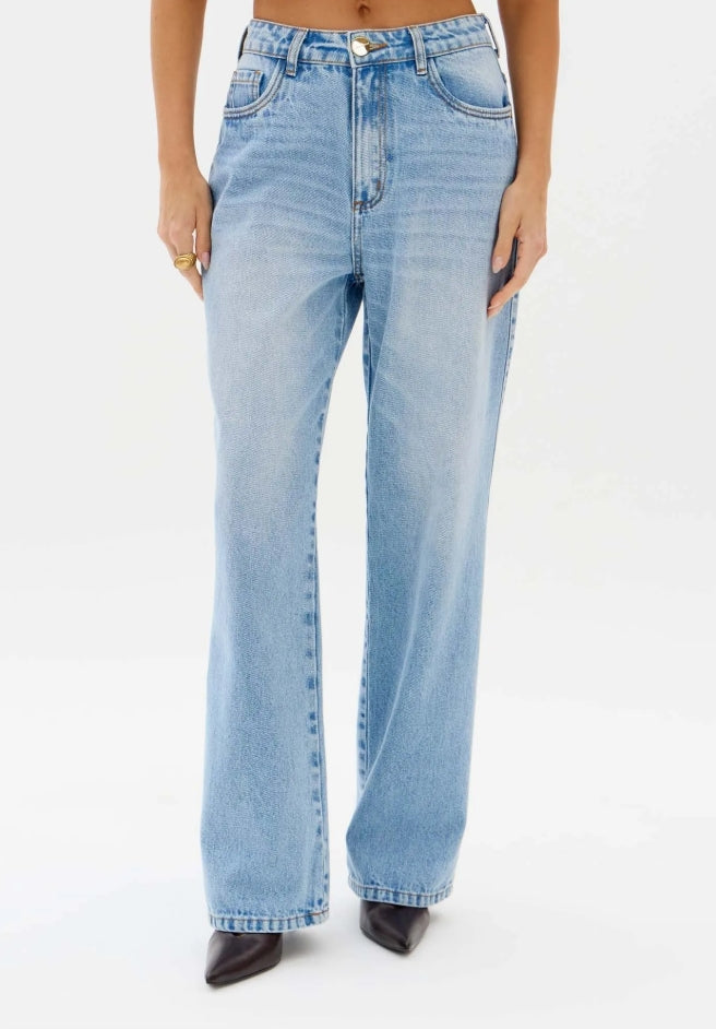 Calça Jeans Reta Com Cintura Alta - Lança Perfume