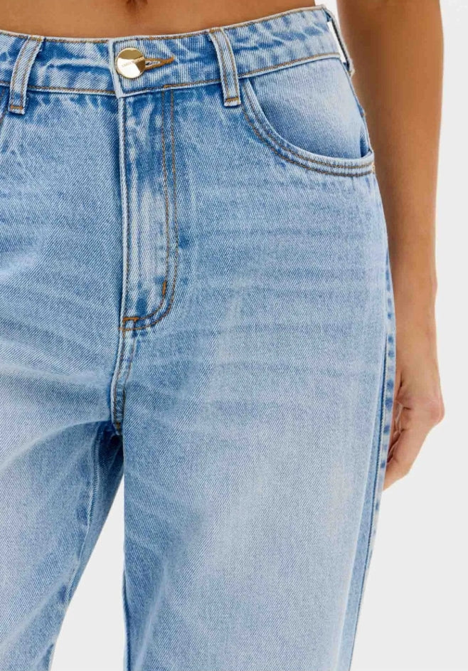 Calça Jeans Reta Com Cintura Alta - Lança Perfume