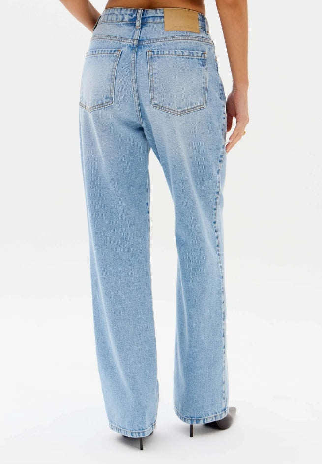 Calça Jeans Reta Com Cintura Alta - Lança Perfume