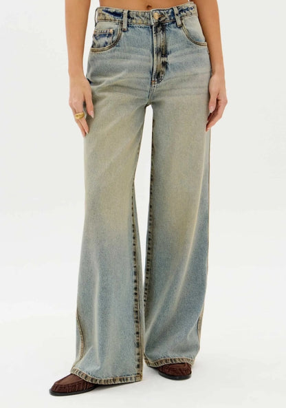 Calça Jeans Wide Leg Com Cintura Média - Lança Perfume