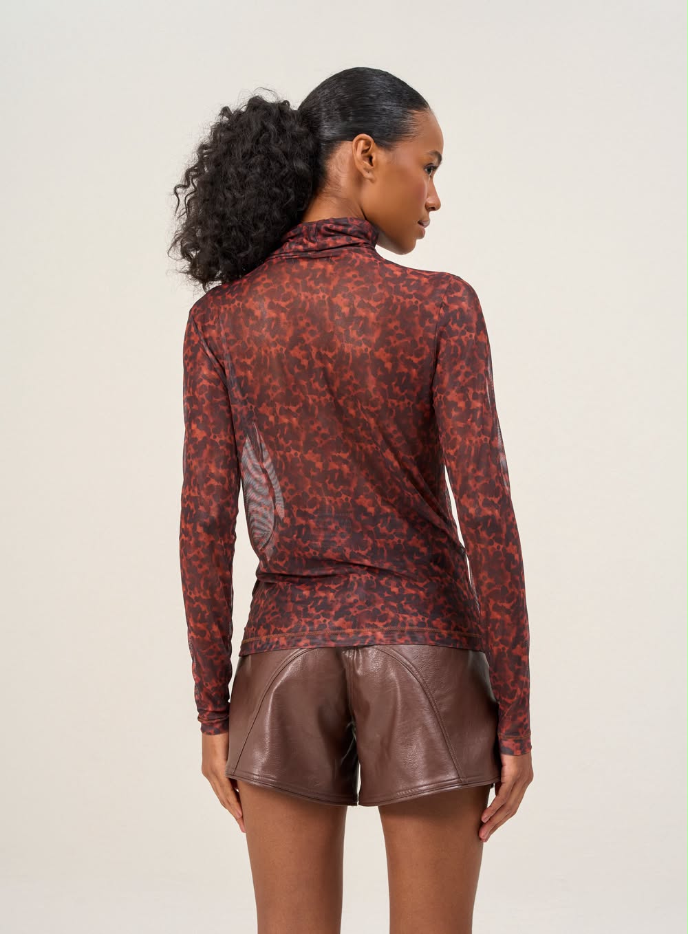 Blusa Feminina Gola Alta com Estampa - Open