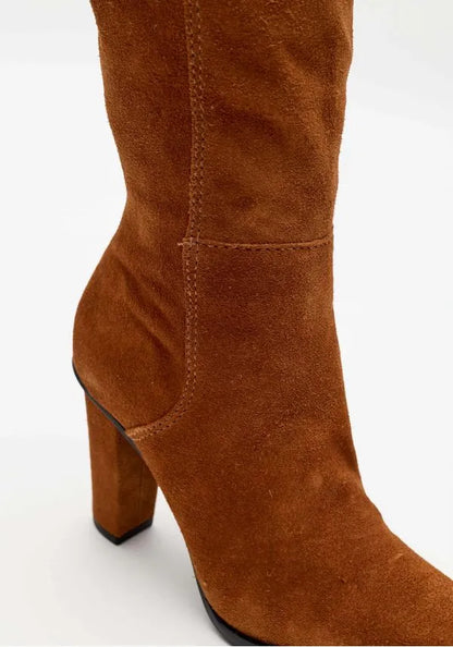 Bota Cano Longo Couro Com Salto Bloco - Lança Perfume