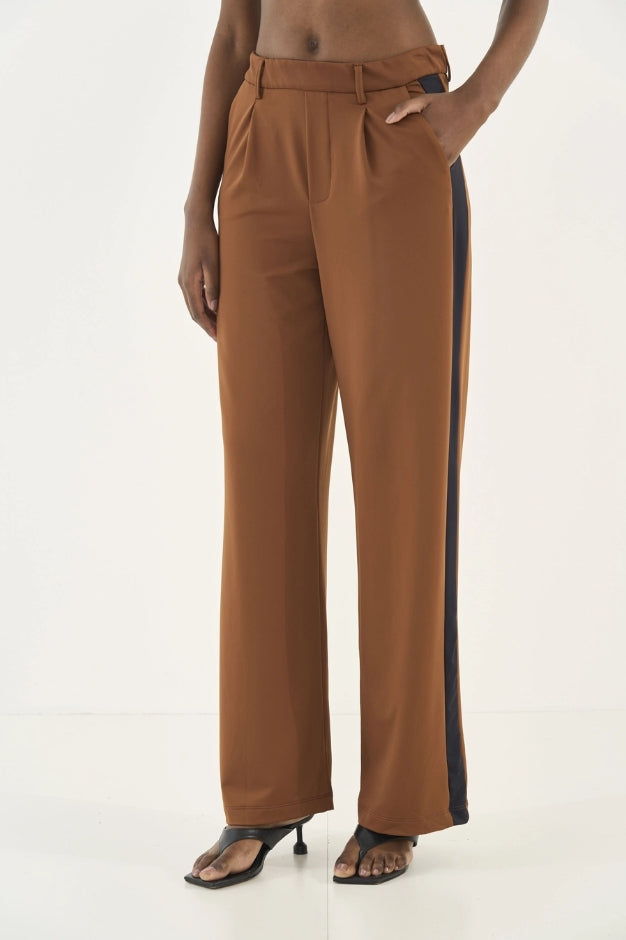 Calça Em Alfaiataria Reta Com Listra Lateral - Colcci