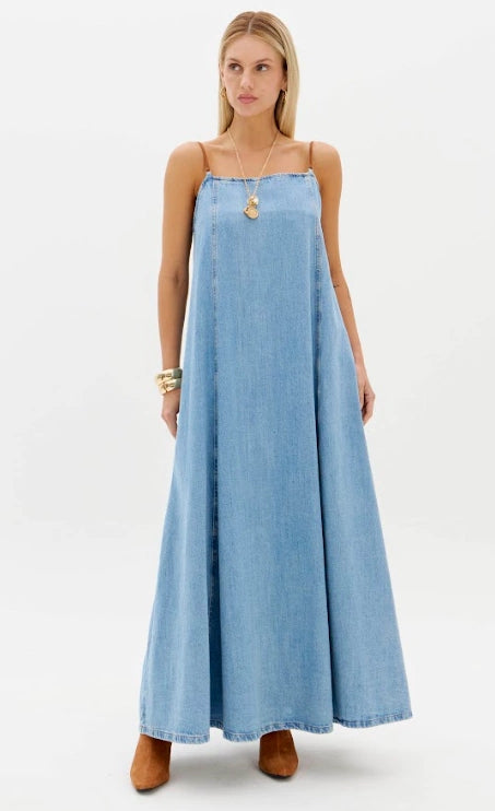 Vestido Longo Evasê Jeans Alça Fina Contrastante - Lança Perfume