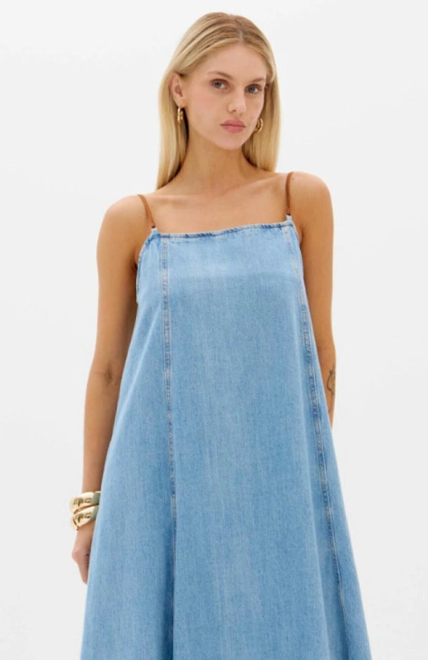 Vestido Longo Evasê Jeans Alça Fina Contrastante - Lança Perfume