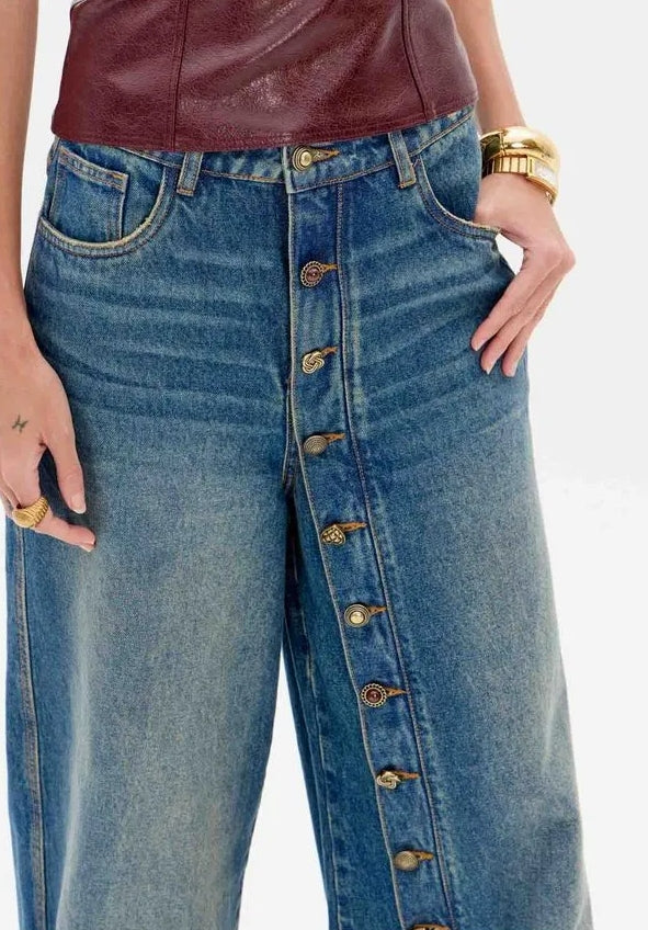 Calça Jeans Pantalona Com Botões - Lança Perfume