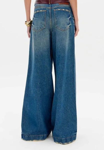 Calça Jeans Pantalona Com Botões - Lança Perfume